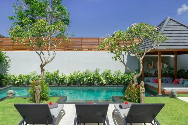 The Pool, The Bale And Sun Decks