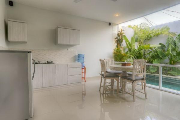 Kitchen & Dining Area