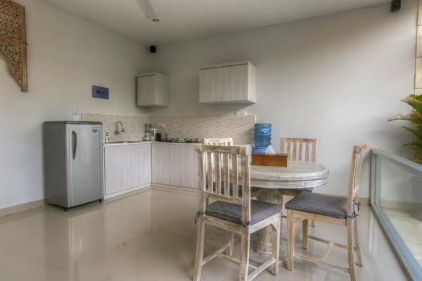 Kitchen & Dining Area