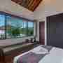Upstairs Twin Beds Hollywood With A TV Facilities