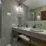 Twin Washtafel And Large Mirror